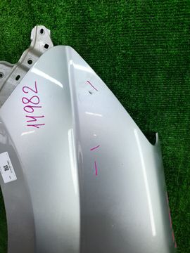 КРЫЛО НА TOYOTA ISIS ZNM10G