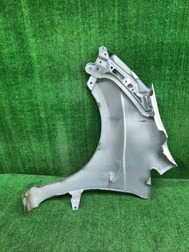 КРЫЛО НА TOYOTA ISIS ZNM10G