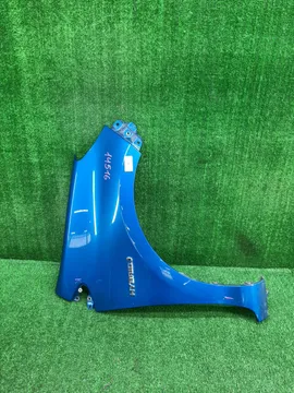 КРЫЛО НА TOYOTA AQUA NHP10