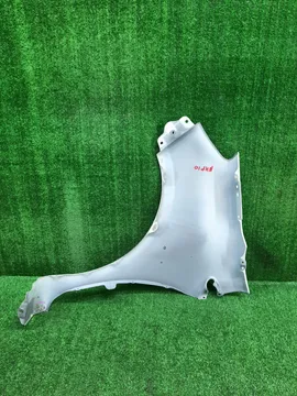 КРЫЛО НА TOYOTA AQUA NHP10