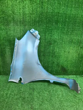КРЫЛО НА TOYOTA AQUA NHP10