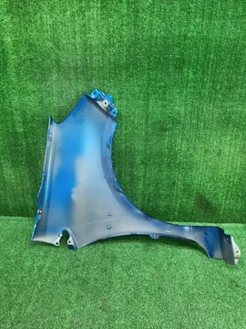КРЫЛО НА TOYOTA AQUA NHP10