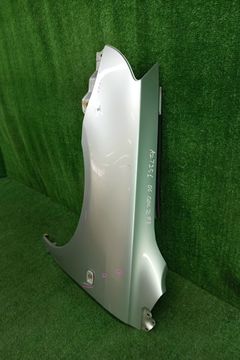 КРЫЛО НА TOYOTA AVENSIS AZT251