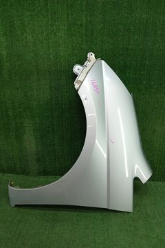 КРЫЛО НА TOYOTA ISIS ZNM10G