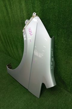 КРЫЛО НА TOYOTA ISIS ZNM10G