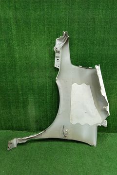 КРЫЛО НА NISSAN SERENA TC24