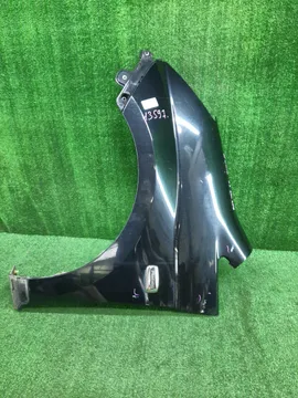 КРЫЛО НА TOYOTA ISIS ZNM10G