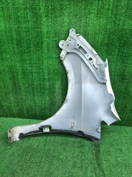 КРЫЛО НА TOYOTA ISIS ZNM10G