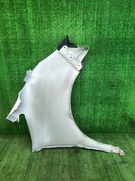 КРЫЛО НА TOYOTA VOXY ZWR80G