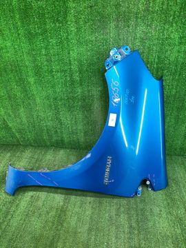 КРЫЛО НА TOYOTA AQUA NHP10