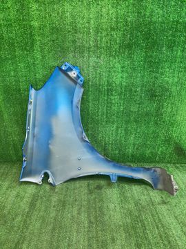 КРЫЛО НА TOYOTA AQUA NHP10