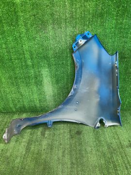 КРЫЛО НА TOYOTA AQUA NHP10