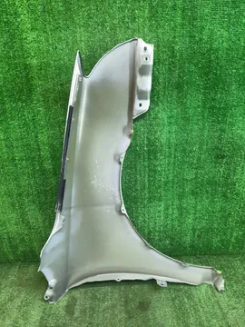 КРЫЛО НА TOYOTA AVENSIS AZT251