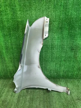 КРЫЛО НА TOYOTA AVENSIS AZT251
