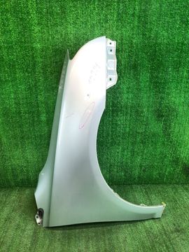 КРЫЛО НА TOYOTA AVENSIS AZT251