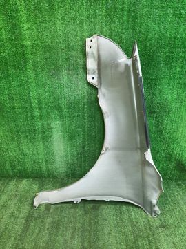 КРЫЛО НА TOYOTA AVENSIS AZT251