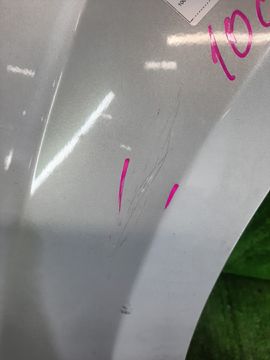 КРЫЛО НА TOYOTA ISIS ZNM10G