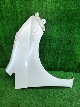 КРЫЛО НА TOYOTA ISIS ZNM10G