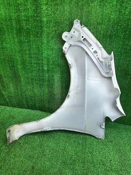 КРЫЛО НА TOYOTA ISIS ZNM10G