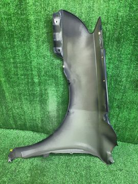 КРЫЛО НА TOYOTA AVENSIS AZT250