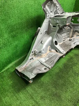 КРЫЛО НА TOYOTA AVENSIS AZT250