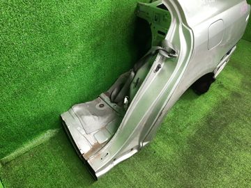 КРЫЛО НА TOYOTA AVENSIS AZT250