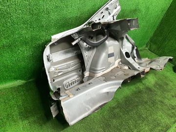 КРЫЛО НА TOYOTA AVENSIS AZT250