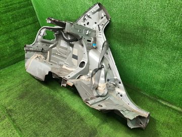 КРЫЛО НА TOYOTA AVENSIS AZT250