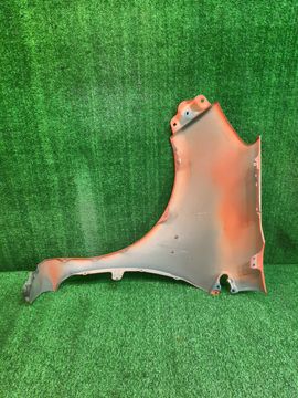 КРЫЛО НА TOYOTA AQUA NHP10