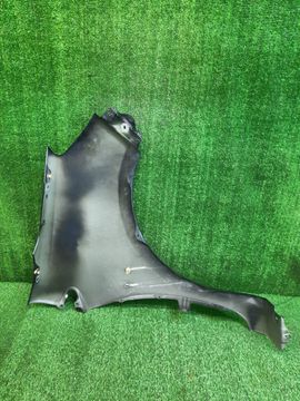 КРЫЛО НА TOYOTA AQUA NHP10