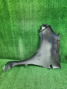 КРЫЛО НА TOYOTA AQUA NHP10