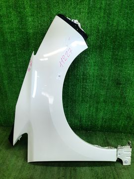 КРЫЛО НА NISSAN LEAF ZE1