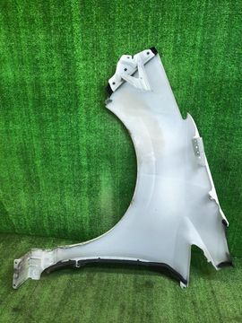 КРЫЛО НА NISSAN LEAF ZE1