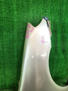 КРЫЛО НА TOYOTA COROLLA RUNX NZE121