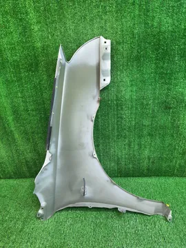 КРЫЛО НА TOYOTA AVENSIS AZT251