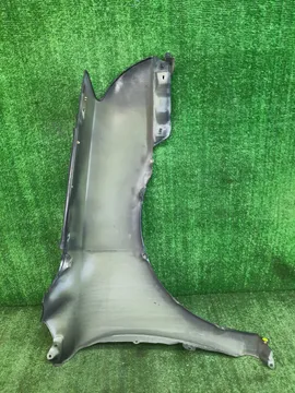 КРЫЛО НА TOYOTA AVENSIS AZT251