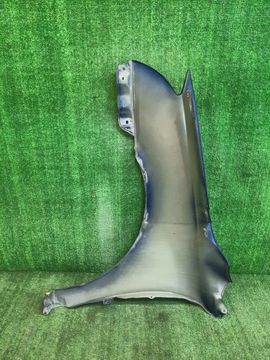 КРЫЛО НА TOYOTA AVENSIS AZT251