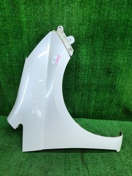 КРЫЛО НА TOYOTA ISIS ZNM10G