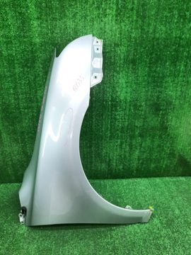 КРЫЛО НА TOYOTA AVENSIS AZT250