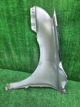 КРЫЛО НА TOYOTA AVENSIS AZT250