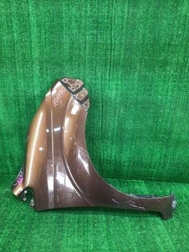 КРЫЛО НА TOYOTA SPADE NCP141