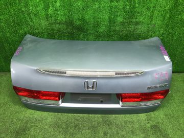 КРЫШКА БАГАЖНИКА НА HONDA INSPIRE UC1