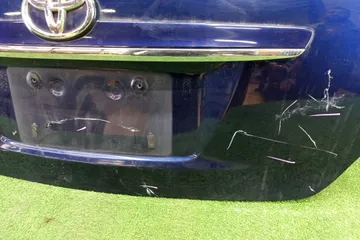 КРЫШКА БАГАЖНИКА НА TOYOTA COROLLA  AXIO NZE141