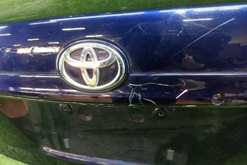 КРЫШКА БАГАЖНИКА НА TOYOTA COROLLA  AXIO NZE144