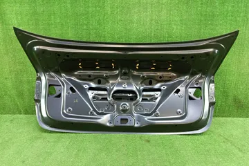 КРЫШКА БАГАЖНИКА НА TOYOTA COROLLA ZWE211