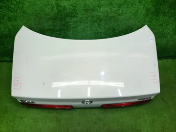 КРЫШКА БАГАЖНИКА НА TOYOTA MARK II GX100