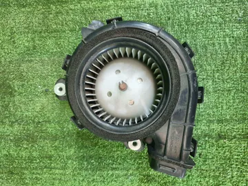 МОТОР ОХЛАЖДЕНИЯ БАТАРЕИ НА HONDA FIT GP1