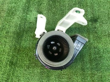 МОТОР ОХЛАЖДЕНИЯ БАТАРЕИ НА TOYOTA YARIS MXPH10