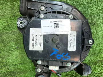 МОТОР ОХЛАЖДЕНИЯ БАТАРЕИ НА HONDA FIT GP1