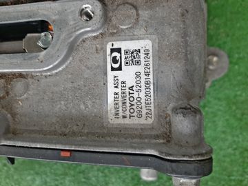 ИНВЕРТОР НА TOYOTA AQUA NHP10
